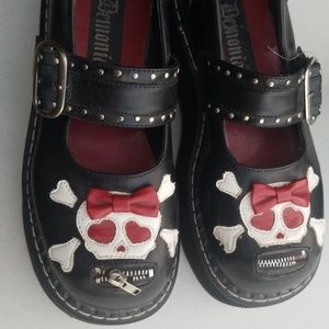 Demonia platforms skull with bow
